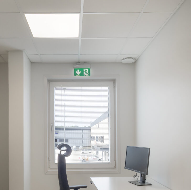 Plano Pro Mp in the office room